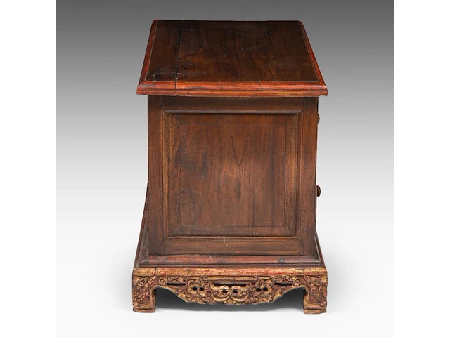 An indonesian madurese chest, 20thc, h 64 - 98 x 53 cm - afbeelding 5 van  5