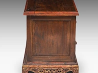 An indonesian madurese chest, 20thc, h 64 - 98 x 53 cm - afbeelding 5 van  5