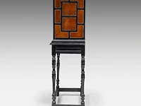An interesting baroque cabinet-on-stand, decorated with ebony, rosewood, tortoiseshell, brass mounts and hand-painted alabaster plaques, 17thc the cabinet: 55 x 87.5 x 36 cm. (21.64 x 34.45 x 14.16 in.), with stand: 134 - afbeelding 4 van  8