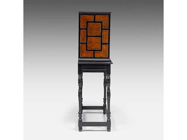 An interesting baroque cabinet-on-stand, decorated with ebony, rosewood, tortoiseshell, brass mounts and hand-painted alabaster plaques, 17thc the cabinet: 55 x 87.5 x 36 cm. (21.64 x 34.45 x 14.16 in.), with stand: 134 - afbeelding 6 van  8