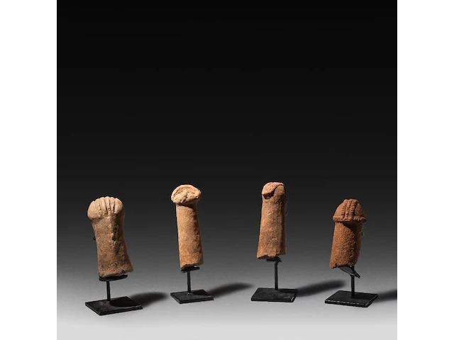 An interesting collection of 8 terracotta phallic figures, bura culture, burkina faso, h 27 cm (tallest) - afbeelding 2 van  5