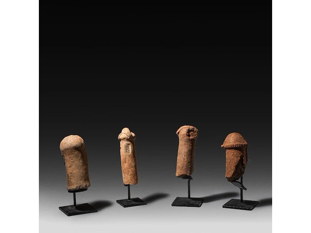 An interesting collection of 8 terracotta phallic figures, bura culture, burkina faso, h 27 cm (tallest) - afbeelding 3 van  5