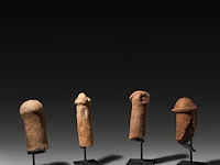 An interesting collection of 8 terracotta phallic figures, bura culture, burkina faso, h 27 cm (tallest) - afbeelding 3 van  5