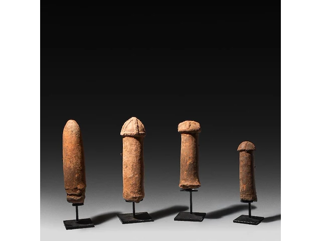 An interesting collection of 8 terracotta phallic figures, bura culture, burkina faso, h 27 cm (tallest) - afbeelding 4 van  5