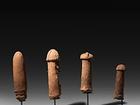 An interesting collection of 8 terracotta phallic figures, bura culture, burkina faso, h 27 cm (tallest) - afbeelding 5 van  5