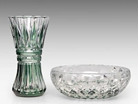 An interesting collection of four blue- and red-overlay cut crystal val-saint-lambert vases and bowl the bowl: 11 x 31 cm. (4.33 x 12.19 in.), the tallest vase: 31 cm. (12.19 in.) - afbeelding 2 van  10