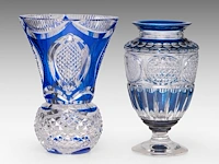 An interesting collection of four blue- and red-overlay cut crystal val-saint-lambert vases and bowl the bowl: 11 x 31 cm. (4.33 x 12.19 in.), the tallest vase: 31 cm. (12.19 in.) - afbeelding 3 van  10