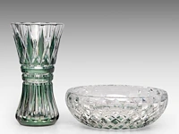 An interesting collection of four blue- and red-overlay cut crystal val-saint-lambert vases and bowl the bowl: 11 x 31 cm. (4.33 x 12.19 in.), the tallest vase: 31 cm. (12.19 in.) - afbeelding 8 van  10