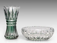 An interesting collection of four blue- and red-overlay cut crystal val-saint-lambert vases and bowl the bowl: 11 x 31 cm. (4.33 x 12.19 in.), the tallest vase: 31 cm. (12.19 in.) - afbeelding 9 van  10