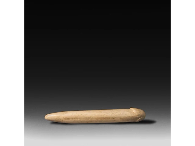 An interesting collection of semi-precious stone and bone phalluses from south east asia, l 22 cm (largest) - afbeelding 2 van  9