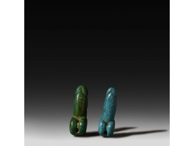 An interesting collection of semi-precious stone and bone phalluses from south east asia, l 22 cm (largest) - afbeelding 4 van  9
