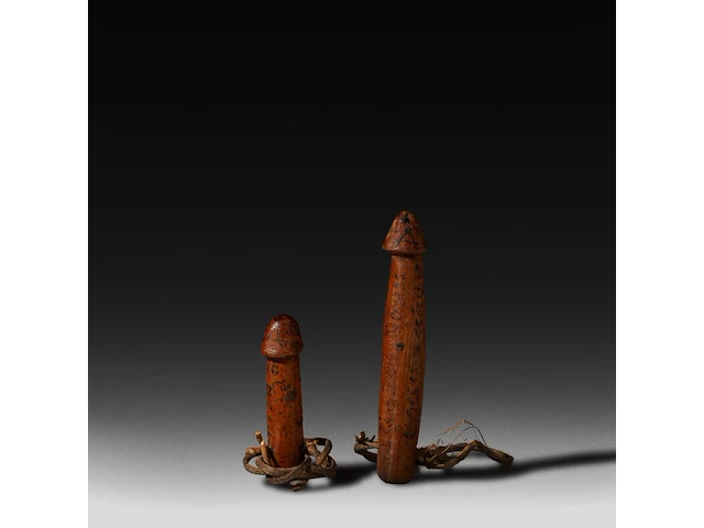 An interesting collection of semi-precious stone and bone phalluses from south east asia, l 22 cm (largest) - afbeelding 6 van  9