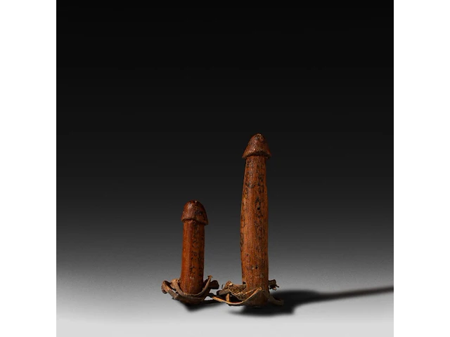An interesting collection of semi-precious stone and bone phalluses from south east asia, l 22 cm (largest) - afbeelding 7 van  9