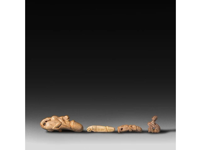 An interesting collection of semi-precious stone and bone phalluses from south east asia, l 22 cm (largest) - afbeelding 8 van  9