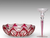 An interesting collection of six red-overlay cut crystal val-saint-lambert vases and items the bowl: 10 x 31.5 cm. (3.94 x 12.40 in.), the tallest vase: 37.5 cm. (14.75 in.) - afbeelding 2 van  12