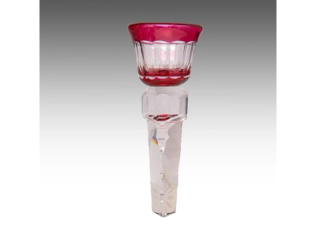 An interesting collection of six red-overlay cut crystal val-saint-lambert vases and items the bowl: 10 x 31.5 cm. (3.94 x 12.40 in.), the tallest vase: 37.5 cm. (14.75 in.) - afbeelding 5 van  12