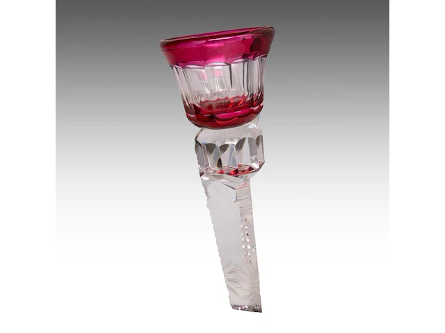 An interesting collection of six red-overlay cut crystal val-saint-lambert vases and items the bowl: 10 x 31.5 cm. (3.94 x 12.40 in.), the tallest vase: 37.5 cm. (14.75 in.) - afbeelding 6 van  12