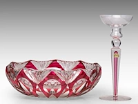 An interesting collection of six red-overlay cut crystal val-saint-lambert vases and items the bowl: 10 x 31.5 cm. (3.94 x 12.40 in.), the tallest vase: 37.5 cm. (14.75 in.) - afbeelding 12 van  12