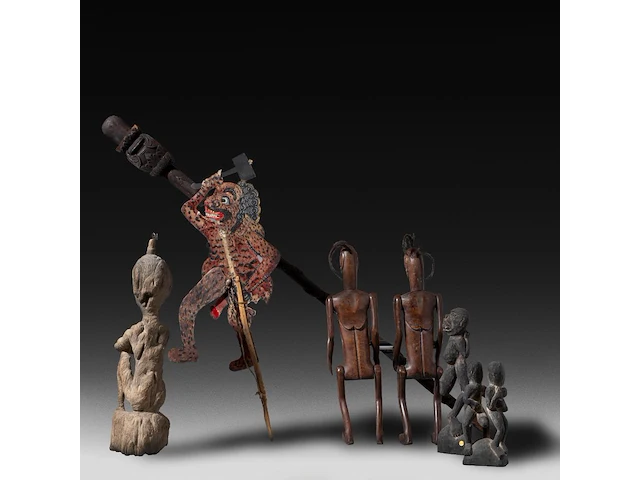 An interesting collection of traditional indonesian folk fertility items - afbeelding 2 van  9