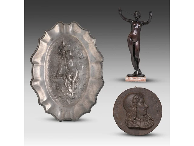 An interesting lot of three various sculptures, 19thc - afbeelding 1 van  14