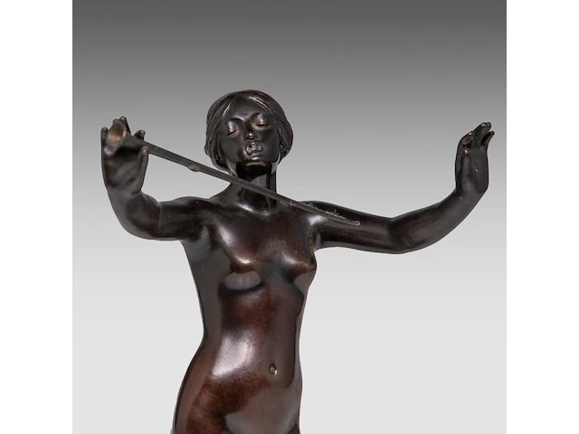 An interesting lot of three various sculptures, 19thc - afbeelding 14 van  14