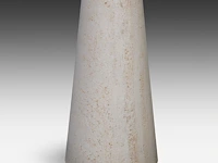 An italian design circular travertine model m1 dining table by angelo mangiarotti, ca. 1970 72 x 116 cm. (28.35 x 45.67 in.) - afbeelding 6 van  8