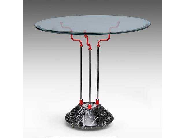An italian design occasional table with a marble base and a glass top 61 x 65 cm. (24.01 x 25.58 in.) - afbeelding 1 van  4