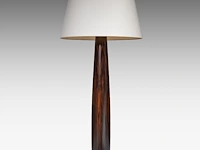 An italian design 'pia' floor lamp by romeo sozzi (1948) for promemoria, rosewood on a bronze base 170 cm. (66.93 in.) - afbeelding 2 van  5