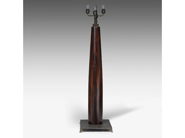 An italian design 'pia' floor lamp by romeo sozzi (1948) for promemoria, rosewood on a bronze base 170 cm. (66.93 in.) - afbeelding 4 van  5