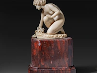 An ivory art deco sculpture of a bathing venus by johann balthasar trumpfheller (1876 - 1961), on a marble base, signed, interwar period, total h 16,5 cm - ivory h 8,5 cm - total weight 1323g (+)