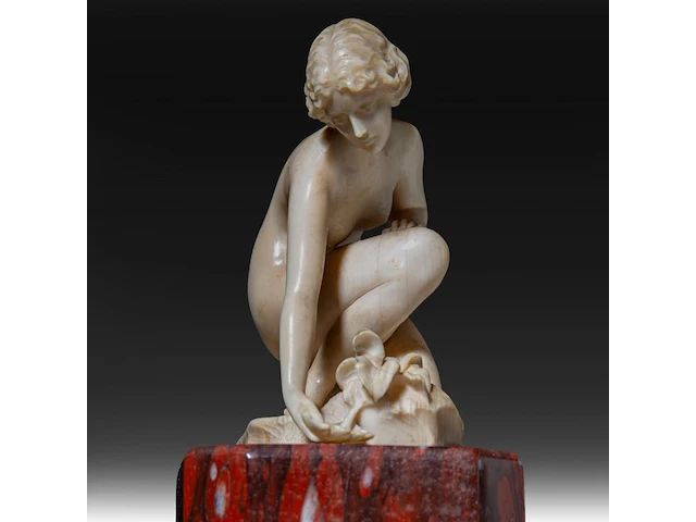 An ivory art deco sculpture of a bathing venus by johann balthasar trumpfheller (1876 - 1961), on a marble base, signed, interwar period, total h 16,5 cm - ivory h 8,5 cm - total weight 1323g (+) - afbeelding 9 van  9