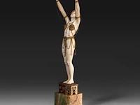 An ivory art deco sculpture of an oriental dancer on an onyx base, interwar period, total h 35 cm - ivory h 26 cm - total weight 1131g (+) - afbeelding 2 van  14
