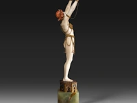 An ivory art deco sculpture of an oriental dancer on an onyx base, interwar period, total h 35 cm - ivory h 26 cm - total weight 1131g (+) - afbeelding 5 van  14