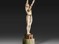 An ivory art deco sculpture of an oriental dancer on an onyx base, interwar period, total h 35 cm - ivory h 26 cm - total weight 1131g (+) - afbeelding 6 van  14