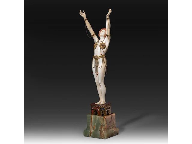 An ivory art deco sculpture of an oriental dancer on an onyx base, interwar period, total h 35 cm - ivory h 26 cm - total weight 1131g (+) - afbeelding 7 van  14
