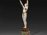 An ivory art deco sculpture of an oriental dancer on an onyx base, interwar period, total h 35 cm - ivory h 26 cm - total weight 1131g (+) - afbeelding 7 van  14