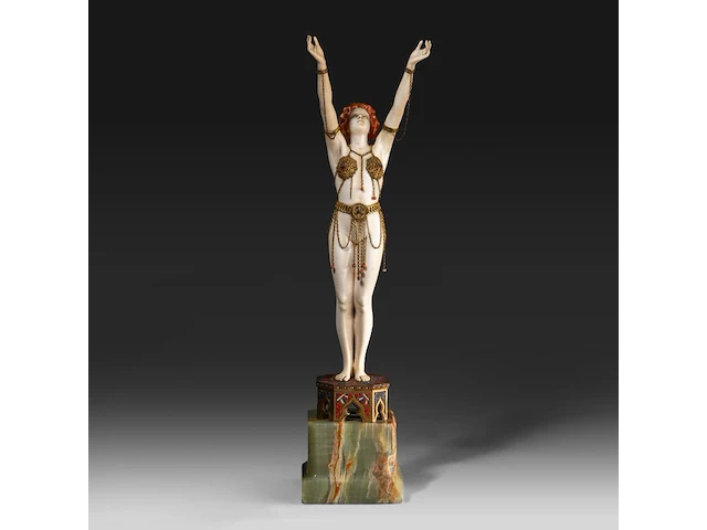 An ivory art deco sculpture of an oriental dancer on an onyx base, interwar period, total h 35 cm - ivory h 26 cm - total weight 1131g (+) - afbeelding 14 van  14