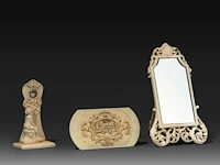An ivory art nouveau mirror and ditto picture frame, added; an ivory plaque depicting dancing figures in the style of teniers, end of the 19thc, h 20 cm / h 13 cm / h 7,6 cm (+) - afbeelding 2 van  4