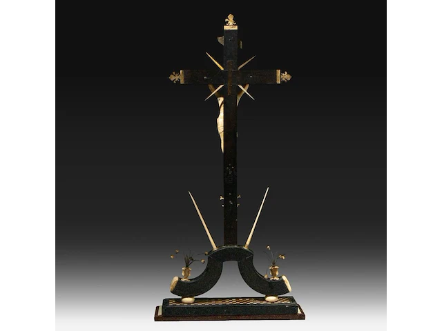 An ivory corpus christi mounted on an ornamental wooden cross with ivory and bone inlay, 19thc, h 27,5 cm (+) - afbeelding 4 van  6