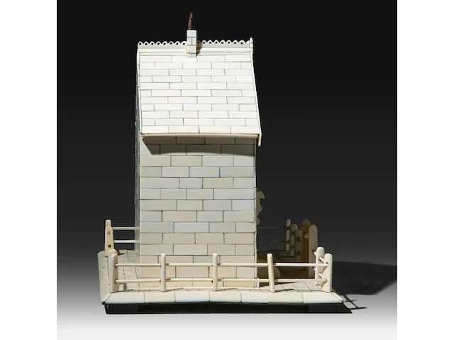 An ivory miniature model of a house, 19thc, h 25 cm - w 29,5 cm - d 21 cm (+) - afbeelding 5 van  6