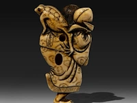 An ivory netsuke of gama sennin holding a peach branch, his three-legged toad on his shoulder, signed yoshinaga, edo period (late 18thc), h 6,5 cm - w 4 cm - d 2,5 cm - weight 32g (+) - afbeelding 4 van  8