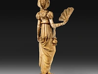 An ivory sculpture of a fine lady with a fan, dieppe, 19thc, h 28 cm - 541g (+) - afbeelding 5 van  7