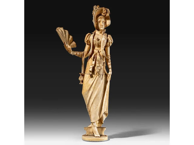 An ivory sculpture of a fine lady with a fan, dieppe, 19thc, h 28 cm - 541g (+) - afbeelding 7 van  7