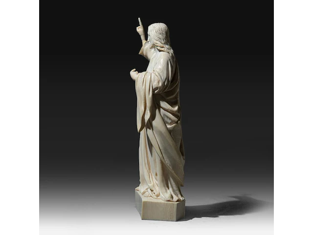 An ivory sculpture of christ with a raised right arm, french, 19thc, h 23 cm (+) - afbeelding 3 van  9