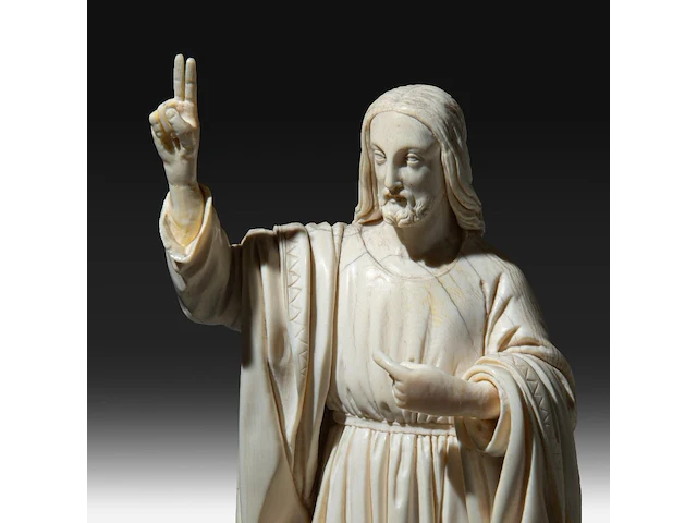 An ivory sculpture of christ with a raised right arm, french, 19thc, h 23 cm (+) - afbeelding 9 van  9