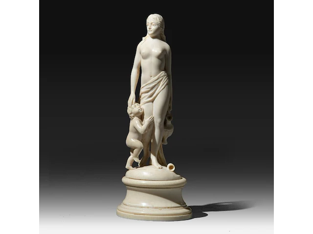 An ivory sculpture of venus carrying a jug, accompanied by cupid, french, 19thc, h 22 cm (+) - afbeelding 1 van  10