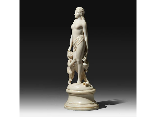 An ivory sculpture of venus carrying a jug, accompanied by cupid, french, 19thc, h 22 cm (+) - afbeelding 3 van  10