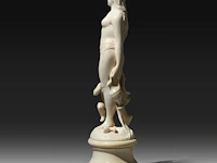 An ivory sculpture of venus carrying a jug, accompanied by cupid, french, 19thc, h 22 cm (+) - afbeelding 4 van  10