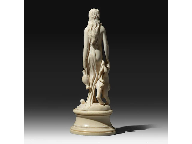 An ivory sculpture of venus carrying a jug, accompanied by cupid, french, 19thc, h 22 cm (+) - afbeelding 5 van  10