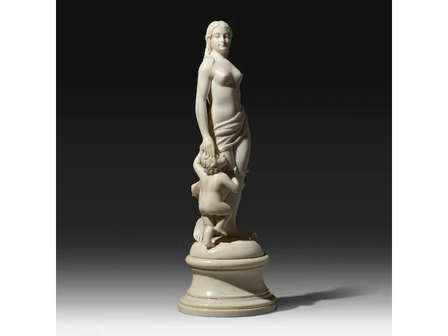 An ivory sculpture of venus carrying a jug, accompanied by cupid, french, 19thc, h 22 cm (+) - afbeelding 7 van  10